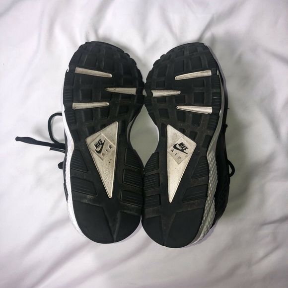 Nike Air Huarache Run Black Sneakers - Picture 4 of 4